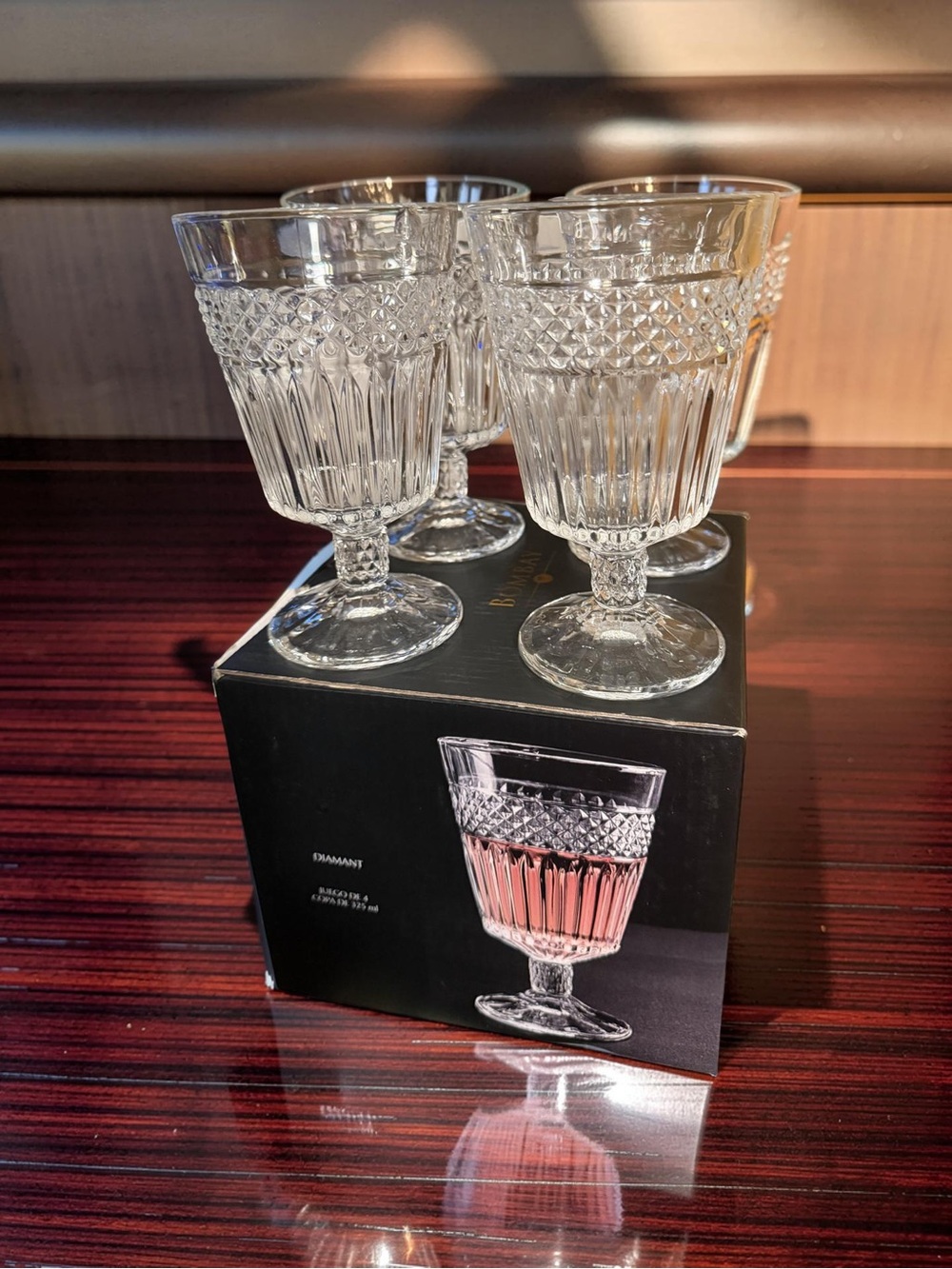 Bombay Diamant NWT & Box Crystal Like Set of 4 11Oz Stemmed Goblet Wine Glasses
